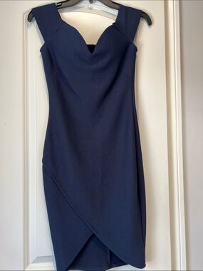 Elle Navy Textured Midi Dress with Flattering V-Notch Neck
